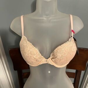 Maidenform Lace Push-Up Bra in Cream
